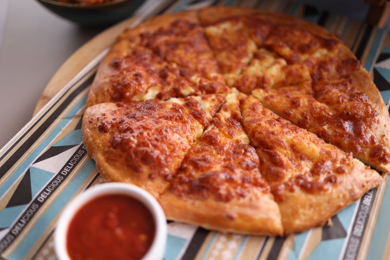 Garlic knots with marinara sauce